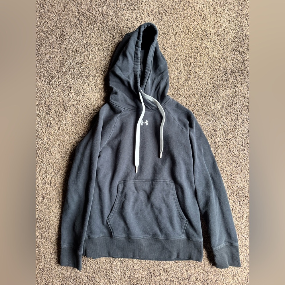 Small women’s black Under Armour Hoodie